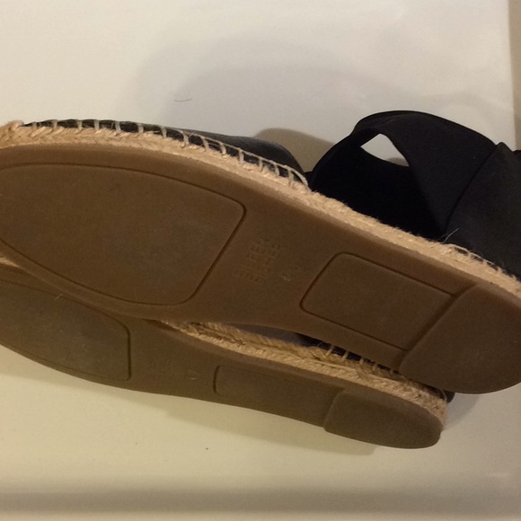 Eileen Fisher black leather flats - Picture 6 of 8